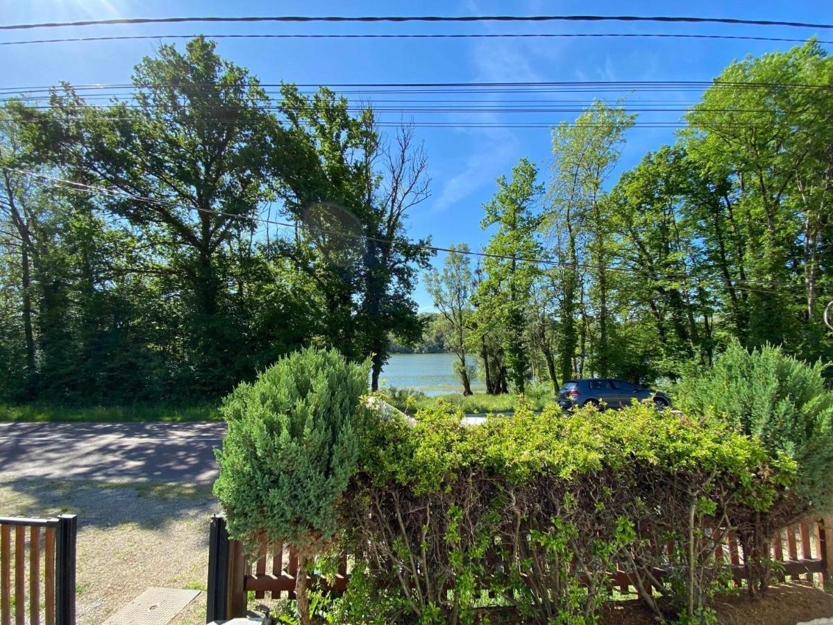 Maison Bord De Lac De Charmes Bannes  Exteriör bild